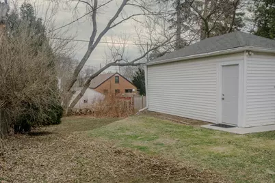 1918 E Eden Pl, Saint Francis, WI 53235 - Photo 29