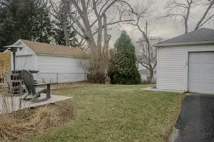 1918 E Eden Pl, Saint Francis, WI 53235 - Photo 31