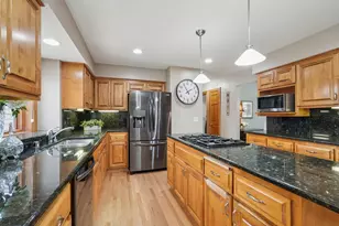 2527 W Goldcrest Ave, Milwaukee, WI 53221 - Photo 47