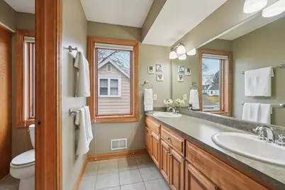 2527 W Goldcrest Ave, Milwaukee, WI 53221 - Photo 25