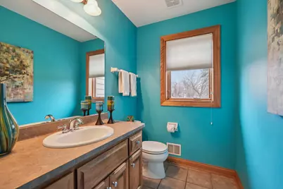 2527 W Goldcrest Ave, Milwaukee, WI 53221 - Photo 15