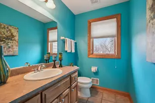 2527 W Goldcrest Ave, Milwaukee, WI 53221 - Photo 15