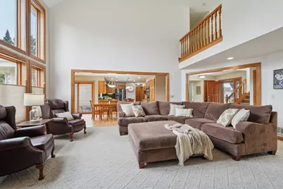 2527 W Goldcrest Ave, Milwaukee, WI 53221 - Photo 5