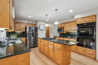 2527 W Goldcrest Ave, Milwaukee, WI 53221 - Photo 9