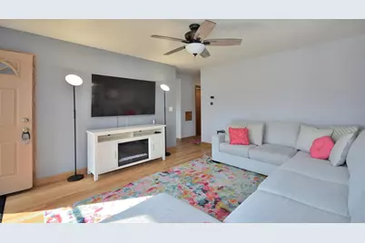 4635 S 50th St, Greenfield, WI 53220 - Photo 5