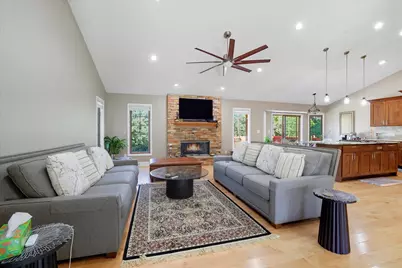 4540 W Melissa Ct, Franklin, WI 53132 - Photo 5