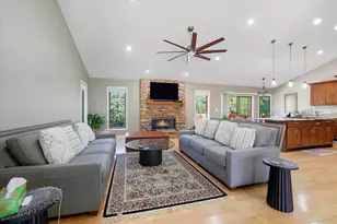 4540 W Melissa Ct, Franklin, WI 53132 - Photo 5