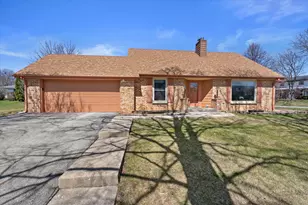 12640 W Wilbur Dr, New Berlin, WI 53151 - Photo 3
