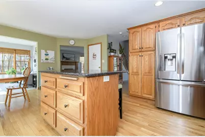 4195 W Squire Ave, Greenfield, WI 53221 - Photo 9