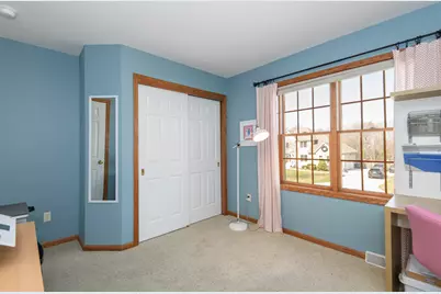 4195 W Squire Ave, Greenfield, WI 53221 - Photo 25