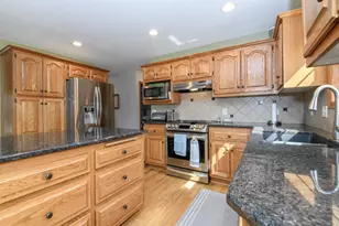 4195 W Squire Ave, Greenfield, WI 53221 - Photo 7