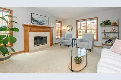 4195 W Squire Ave, Greenfield, WI 53221 - Photo 11