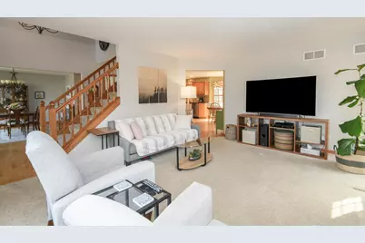 4195 W Squire Ave, Greenfield, WI 53221 - Photo 13