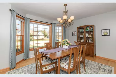 4195 W Squire Ave, Greenfield, WI 53221 - Photo 3