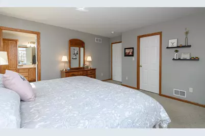 4195 W Squire Ave, Greenfield, WI 53221 - Photo 21