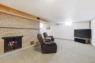 2340 Alta Louise Pkwy, Brookfield, WI 53045 - Photo 9