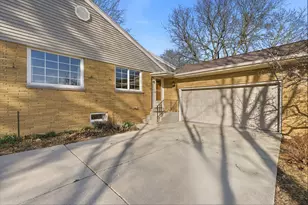 2340 Alta Louise Pkwy, Brookfield, WI 53045 - Photo 55