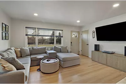 5530  Old Oak Ln, Racine, WI 53402 - Photo 3