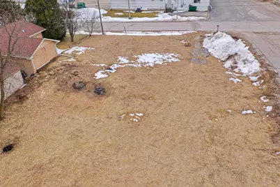 8026  Village Dr, Manitowoc Rapids, WI 54247 - Photo 13