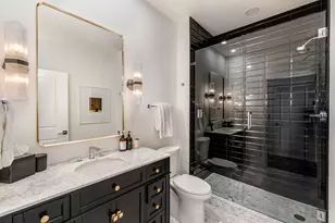 601 E Ogden Ave, Milwaukee, WI 53202 - Photo 15