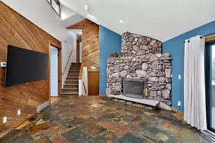 3113 Rolaine Pkwy, Hartford, WI 53027 - Photo 5