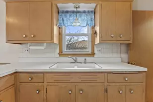 1511 W Klein Ave, Milwaukee, WI 53221 - Photo 9