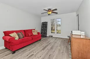 1023 W Glenn Dr, Waukesha, WI 53188 - Photo 9