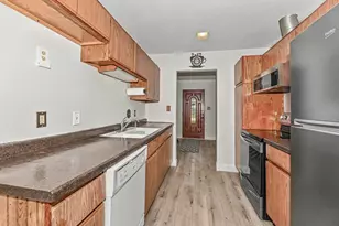 1023 W Glenn Dr, Waukesha, WI 53188 - Photo 13