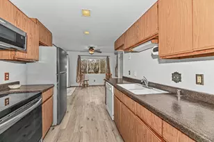 1023 W Glenn Dr, Waukesha, WI 53188 - Photo 11