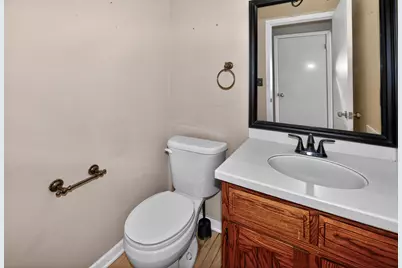 6950 N Green Bay Ave, Glendale, WI 53209 - Photo 17