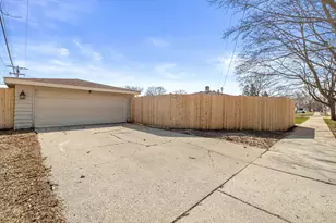 2424 24th St, Kenosha, WI 53140 - Photo 33