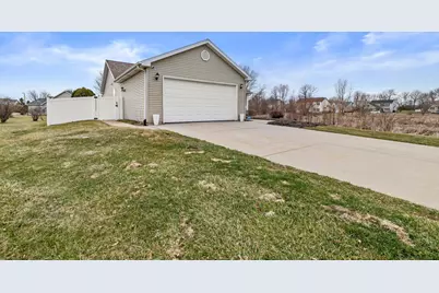 1157  Bluestem Ct, Elkhorn, WI 53121 - Photo 35