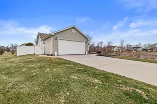 1157 Bluestem Ct, Elkhorn, WI 53121 - Photo 35
