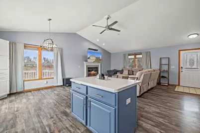 1157  Bluestem Ct, Elkhorn, WI 53121 - Photo 5