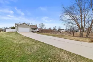 1157 Bluestem Ct, Elkhorn, WI 53121 - Photo 41