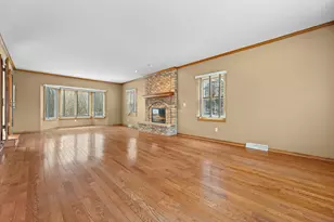 1365 Poplar Ridge Ct, Brookfield, WI 53045 - Photo 5