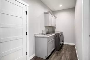 614 Forest View Dr, Holmen, WI 54636 - Photo 25