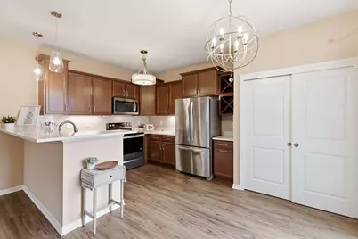 W197N16894  Stonewall Dr, Jackson, WI 53037 - Photo 13