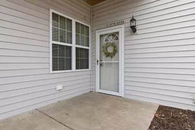 W197N16894  Stonewall Dr, Jackson, WI 53037 - Photo 3