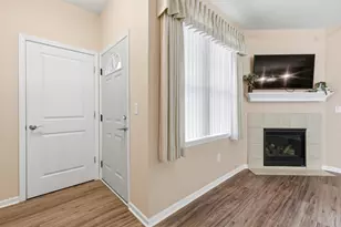 W197N16894 Stonewall Dr, Jackson, WI 53037 - Photo 9