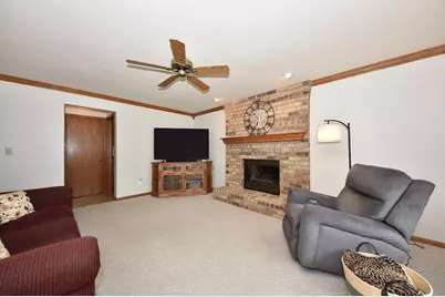 N105W16136  Brook Hollow Dr, Germantown, WI 53022 - Photo 3