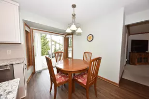 N105W16136 Brook Hollow Dr, Germantown, WI 53022 - Photo 9