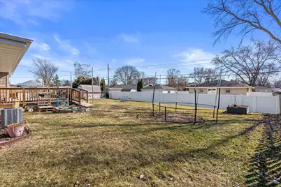 7101 W Van Norman Ave, Greenfield, WI 53220 - Photo 21