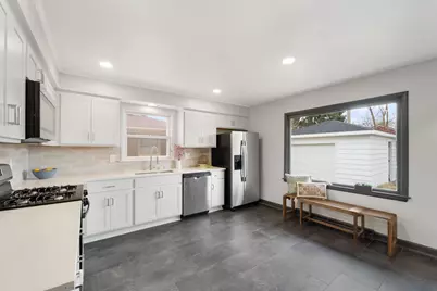 821  Saxony Dr, Racine, WI 53402 - Photo 7