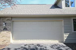 N21W24093 Dorchester Dr, Pewaukee, WI 53072 - Photo 35