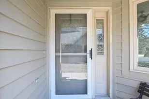 N21W24093 Dorchester Dr, Pewaukee, WI 53072 - Photo 5