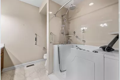 1432  Red Oak Dr #4, Hartford, WI 53027 - Photo 19