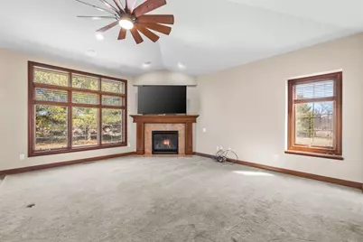 1432  Red Oak Dr #4, Hartford, WI 53027 - Photo 11