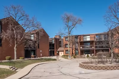 5200 S Tuckaway Blvd #270D, Greenfield, WI 53221 - Photo 3