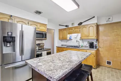 2306 S 85th St, West Allis, WI 53227 - Photo 9